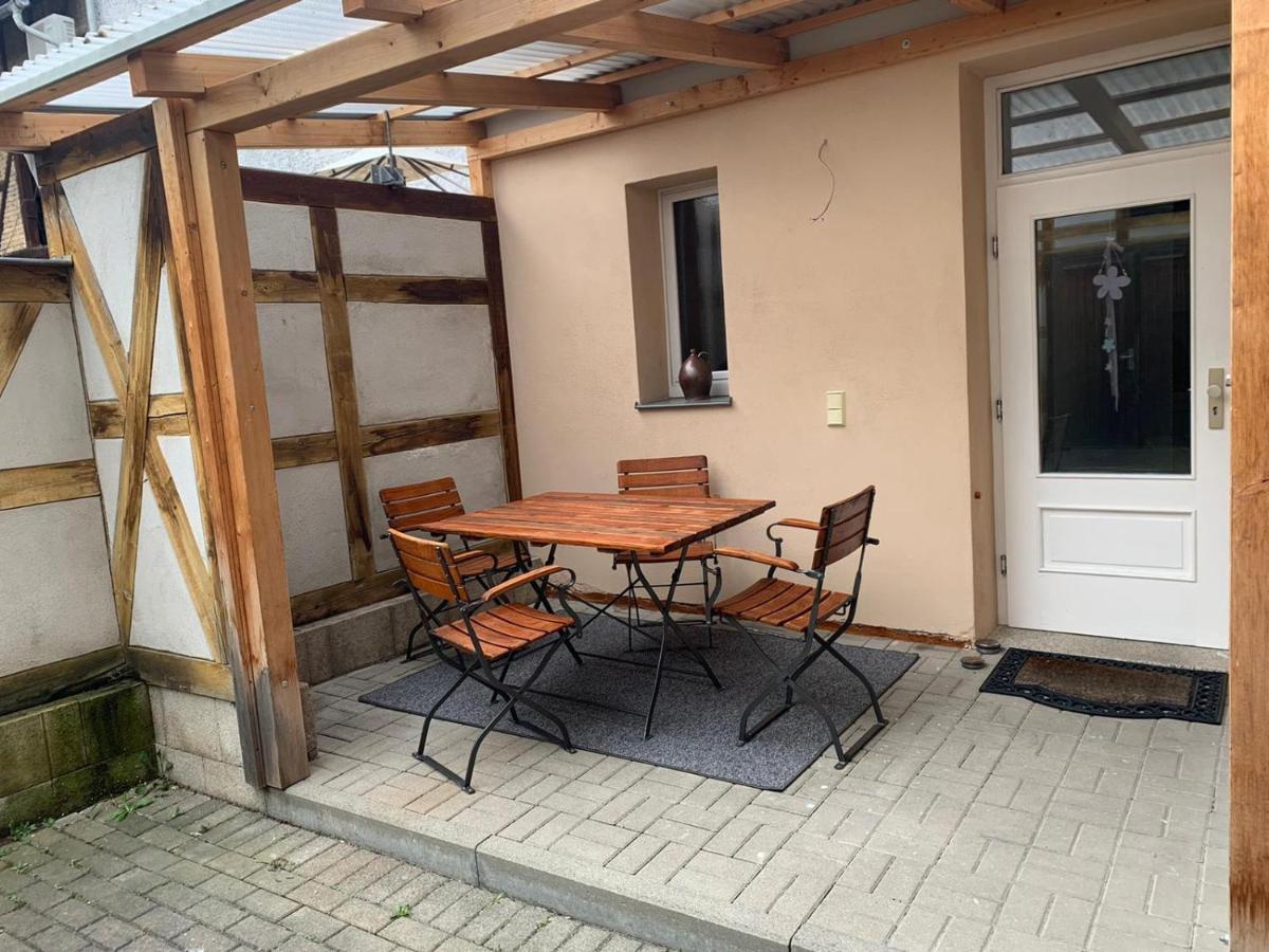 Delux Ferienwohnung Kunstgalerie Und Ilmradweg Kranichfeld Exterior photo